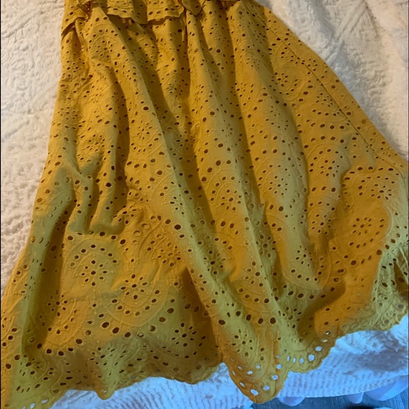 Adorable eyelet dress - Picture 6 of 7